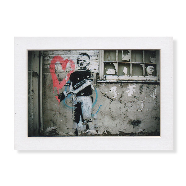 Banksy バンクシー Paint Boy カードポスター 額縁付 海外ポスター おしゃれポスター 通販 カリフォルニア プリント コレクティブ Banksy バンクシー Paint Boy カードポスター 額縁付 海外ポスター おしゃれポスター 通販 カリフォルニア プリント コレクティブ